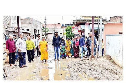 नगर : गोविंदपुर्यात रस्त्यावर तळे; नागरिकांकडून मनपाचा निषेध