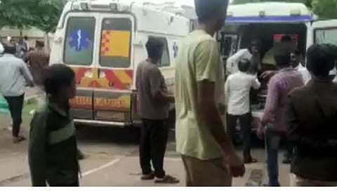 Gujarat hooch tragedy : गुजरातमध्ये विषारी दारुने हाहाकार : मृतांची संख्या २५ वर, ४० जणांवर उपचार सुरु