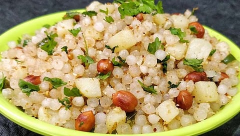 उपसाची मऊ, लुसलुशीत साबुदाणा खिचडी