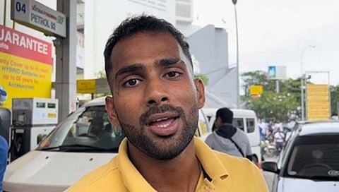 पेट्रोलसाठी २ दिवस रांगेत थांबावं लागलं, श्रीलंकेच्या क्रिकेटरनं सांगितली देशातील भयावह स्थिती