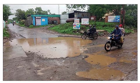 सततच्या पावसामुळे पूर्व भागातील रस्ते जलमय झाले आहेत.