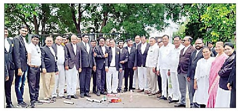 नगर : वरिष्ठ न्यायालयास मान्यतेने वकिलांचा जल्लोष