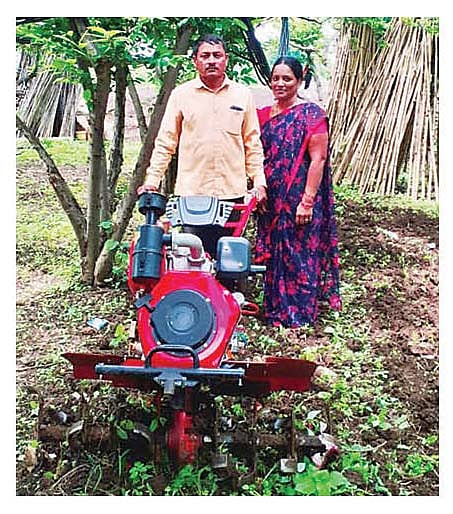 दिवे भागातील फळबागायतदार आंतरमशागतीसाठी पॉवरविडरचा वापर करत आहेत.