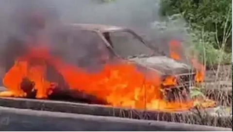 व्यावसायिकाची कार पेटवून आत्महत्या