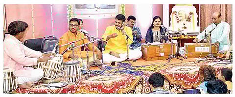 नगरमध्ये त्रिवेणी संगीत मैफल
