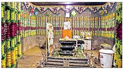 जामखेड : तालुक्यातील खर्डा येथील संत श्री गितेबाबा आणि संत सीताराम बाबा यांचे समाधीस्थळ. (छाया : दीपक देवमाने)