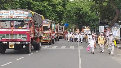 वारकऱ्यांच्या वाहनांमधून टोल वसुली; पाटस टोलच्या चार अधिकाऱ्यांवर गुन्हे दाखल