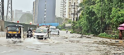 हिंजवडीतील रस्त्यांवर पाणी