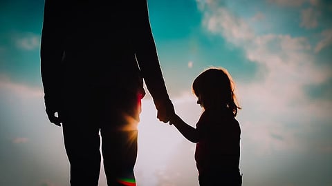 भोकर : रूढींना फाटा देत मुलीने पाजले पित्याला पाणी!