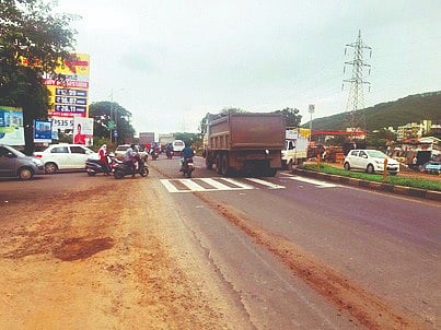 महामार्गावरून तळेगावात प्रवेश करणे धोक्याचे