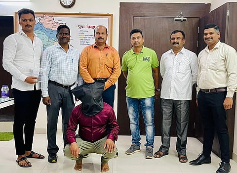 पुणे ग्रामीण स्थानिक गुन्हे शाखेच्या पथकाने वडगाव मावळ येथे गावठी पिस्टल बाळगल्याप्रकरणी अटक केलेला आरोपी