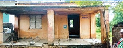 मलकापूर : अंगणवाडीच्या खोल्या धोकादायक