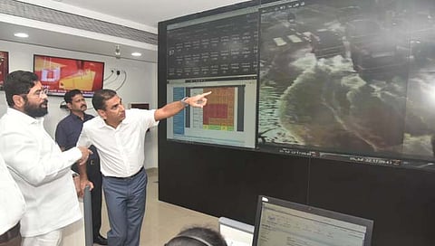 मुंबई : पावसामुळे निर्माण झालेल्या परिस्थितीचा मुख्यमंत्र्यांकडून आढावा