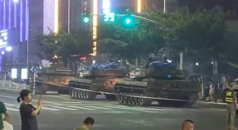 चीनमधील बँका डबघाईला : आंदोलक ठेवीदारांना हुसकावण्यासाठी रणगाडे तैनात