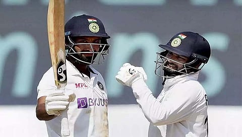 Cheteshwar Pujara And Rishabh Pant : चेतेश्वर पुजारा-ऋषभ पंतची जोडी ठरतेय भारतासाठी संकटमोचक