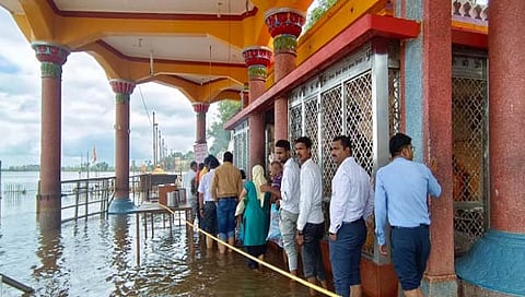 कोल्हापूर : कृष्णेचा पूर ओसरला; आठवड्यानंतर नृसिंहवाडीतील दत्त मंदिर खुले