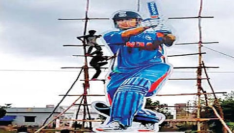 वाढदिवसानिमित्त धोनीचे 41 फूट उंच कटआऊट