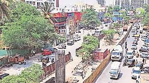 ‘सिंहगड’चा पर्यायी रस्ता वीजखांबांमुळे रखडला; पाच लाख नागरिकांना मनस्ताप