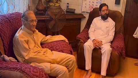 मुख्यमंत्री एकनाथ शिंदे यांनी शिवसेनेचे ज्येष्ठ नेते लीलाधर डाके यांची सदिच्छा भेट घेतली