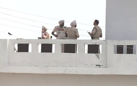 व्हिडिओ : मुसेवाला हत्या प्रकरणातील गँगस्टरचा अमृतसरमध्ये खात्मा, पोलिस कर्मचार्यासह पत्रकार जखमी