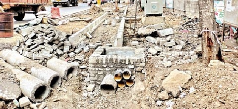 पिंपळे गुरव परिसरातील पदपथाची कामे रखडली