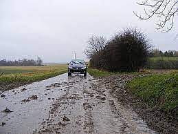 ताथवडे : पावसामुळे रस्ता चिखलमय