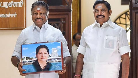 जयललितांच्या पक्षात ‘युद्ध’ : पन्नीरसेल्वम यांची हकालपट्टी, ईपी पलानीस्वामी नवीन ‘बॉस’