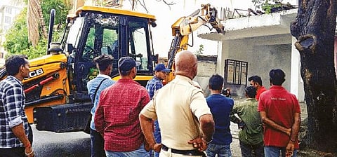 वाकडमध्ये अनधिकृत बांधकामावर हातोडा