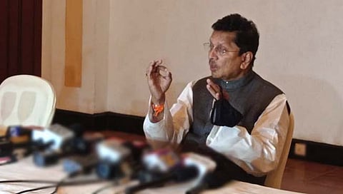 …तर शिवसेनेच्या विरोधात कायदेशीर पाऊल उचलू, शिंदेंवरील कारवाईनंतर दीपक केसरकरांचा इशारा