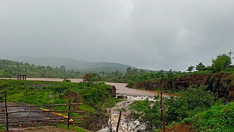 खामकरवाडी लघू पाटबंधारे प्रकल्प भरल्याने शेतकरी सुखावला