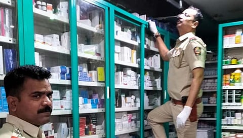 मानवतला दोन दुकानांमध्ये चोरी