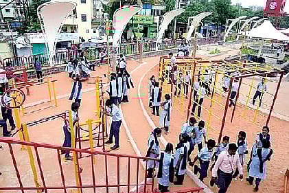 पिंपरी : विद्यार्थ्यांनी घेतला 8 टू 80 पार्कचा आनंद