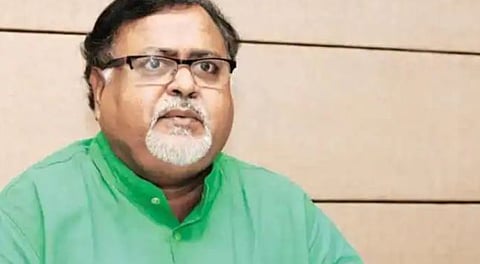 शिक्षक भरती घोटाळा : पार्थ चटर्जींची मंत्रीपदावरुन हकालपट्टी