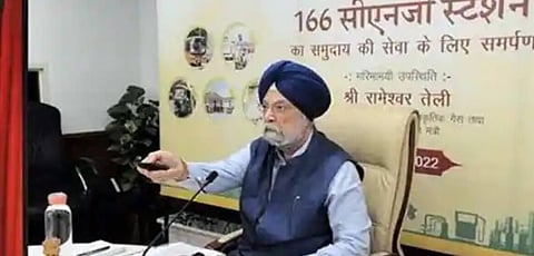 देशात साडेचार हजारांहून अधिक सीएनजी स्टेशन्स : केंद्रीय मंत्री हरदीप पुरींची माहिती