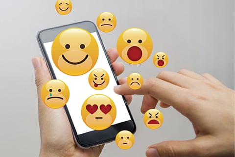World Emoji Day: तरुणांच्या मनातील शब्दांची जागा आता अॅनिमेटेड इमोजीकडे