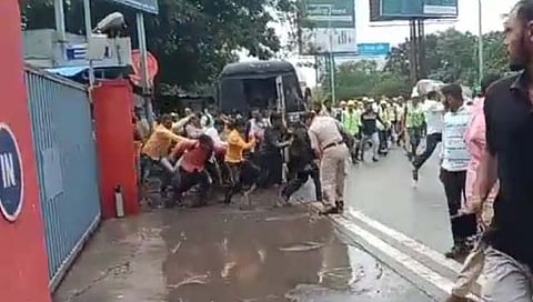 कळंबोली - माथाडी कामगारांवर पोलिसांचा लाठीचार्ज