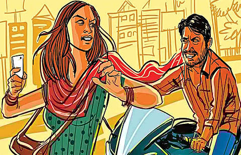 अहमदनगर तालुक्यातील शाळेजवळ रोडरोमिओंंचा धुमाकूळ