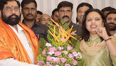 शितल म्हात्रे यांची शिवसेनेतून हकालपट्टी