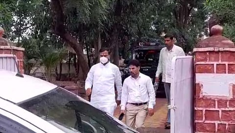 माजी भाजप जिल्हाध्यक्ष श्रीकांत देशमुख पोलीस ठाण्यात हजर