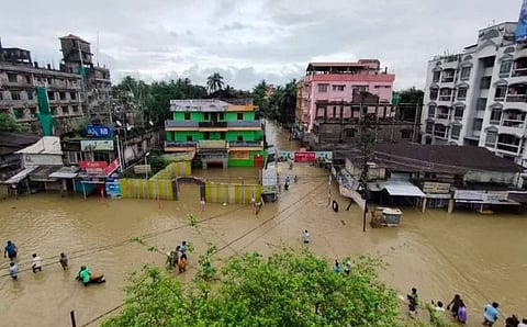 सिलचरमध्ये आलेल्या पुराचे संग्रहित छायाचित्र.