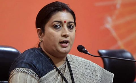 स्मृती इराणी मुलीच्या नावावर बेकायदेशीररित्या बार चालवत असल्याचा कॉंग्रेसचा आराेप