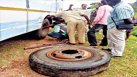 अक्कलकोट : टायरअभावी एस.टी.चे 16 लाखांचे नुकसान