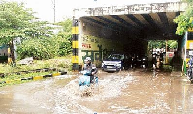 ताथवडेतील पुलाखाली पाणीच पाणी