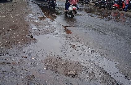 वाकड परिसरात पाणीगळती, नागरिकांना त्याचा नाहक त्रास