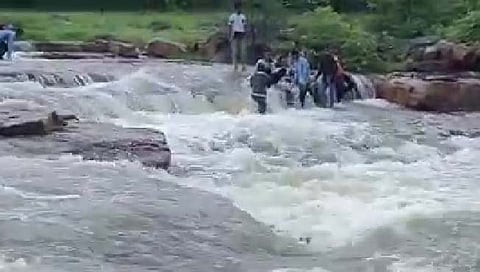 चंद्रपूर झरी धबधबा