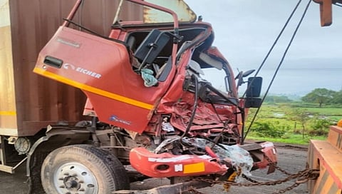 Nashik : मुंबई आग्रा महामार्गावर भीषण अपघात; 1 जागीच ठार, 1 गंभीर