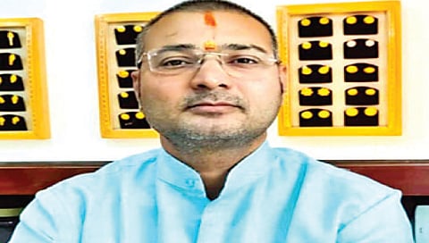 नाशिकच्या लोहोणेर येथील सराफाची चिठ्ठी लिहून आत्महत्या