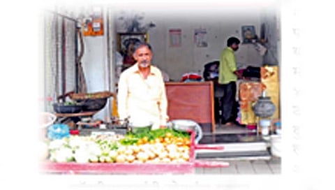 औरंगाबाद : लॉण्ड्रीचा खर्च परवडेना; अडगळीतील इस्त्री बाहेर