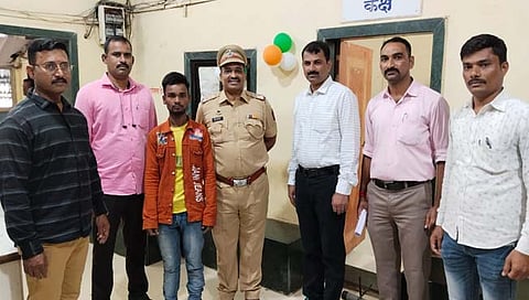 प्रेयसीला कर्ज काढून दिला मोबाईल; कर्ज फेडण्यासाठी रचला स्वतःच्या अपहरणाचा बनाव