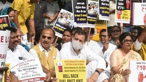 ‘चलो राष्ट्रपती भवन’ महागाई आणि बेरोजगारी विरोधात काँग्रेसचा मार्च